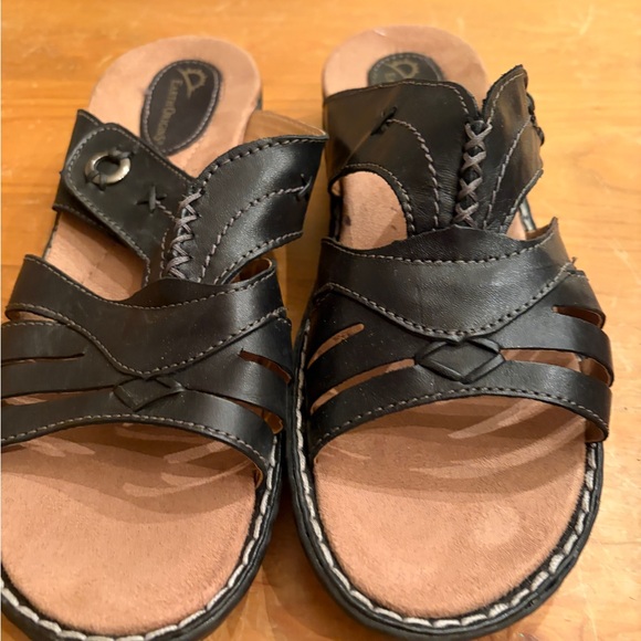 New in Box Earth Origins size 9 women’s Black Leather Sandals. Beautiful! - Picture 4 of 9